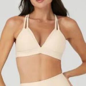 NWT - alo yoga Airlift Layer Up Bra in size Small / in Macadamia
